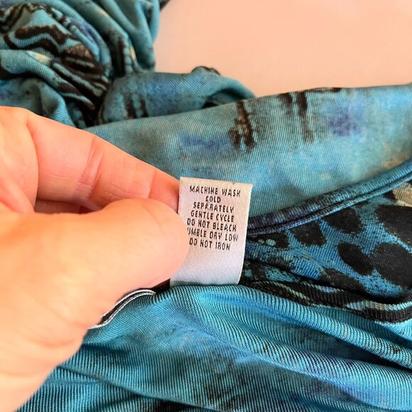 Chico's Travelers Size 3 (XL) Thin Slinky Knit Long Sleeve Top Abstract Teal - Picture 8 of 8